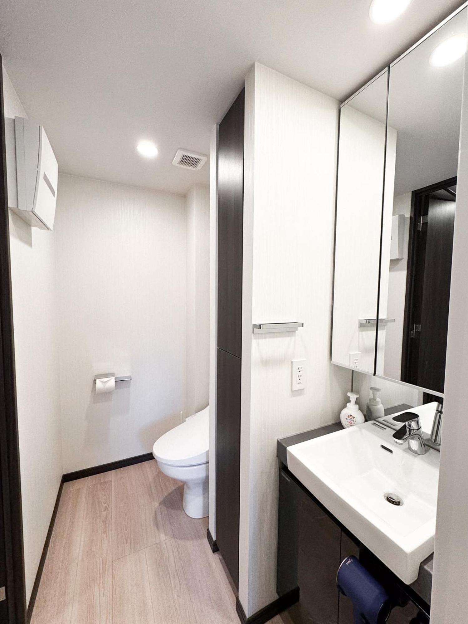 Triphome Shinjuku East 4f Apartment *